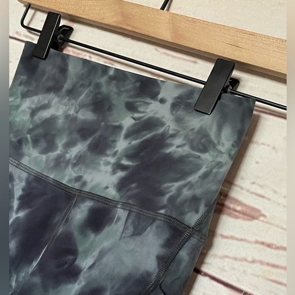 Lululemon Align High-Rise Crop with Pockets Size 2 - Picture 3 of 5